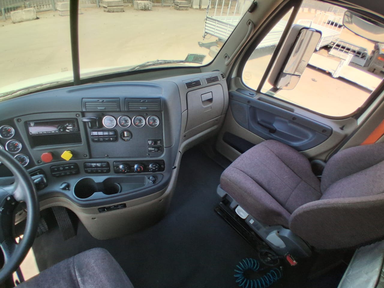 FREIGHTLINER CASCADIA 113