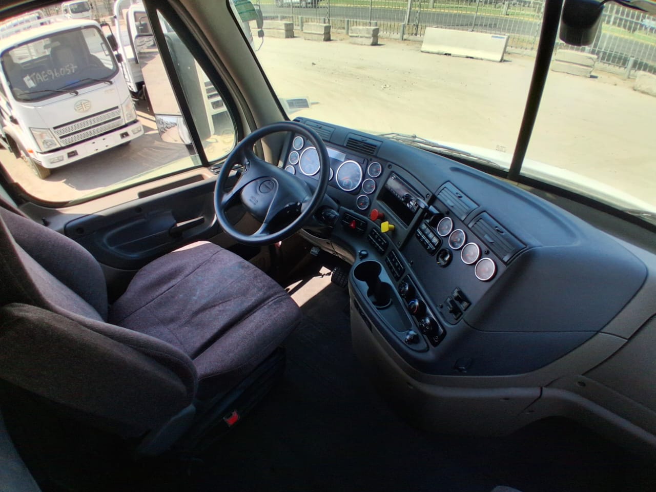 FREIGHTLINER CASCADIA 113