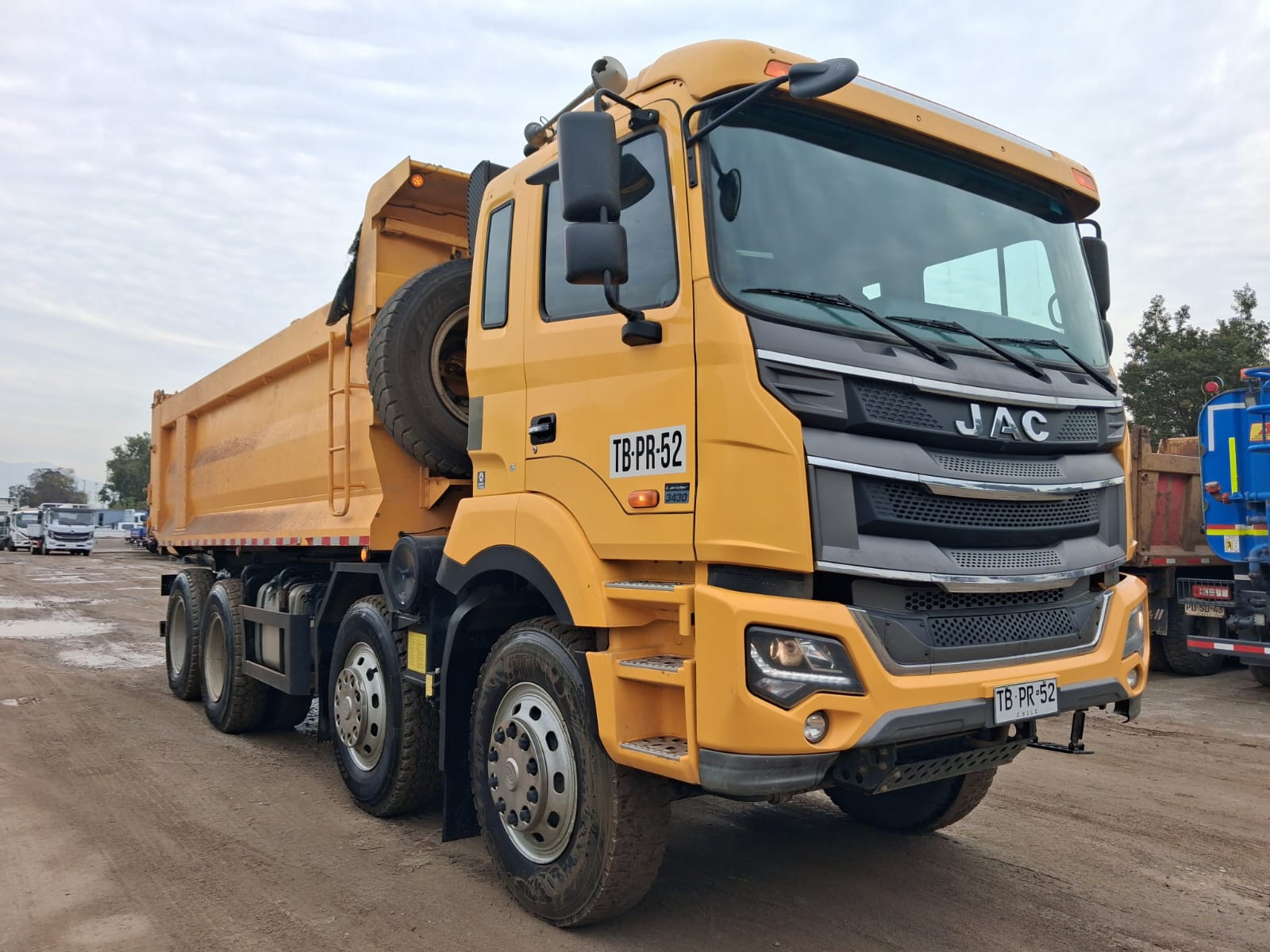 JAC LANDER 3430 TOLVA 8x4