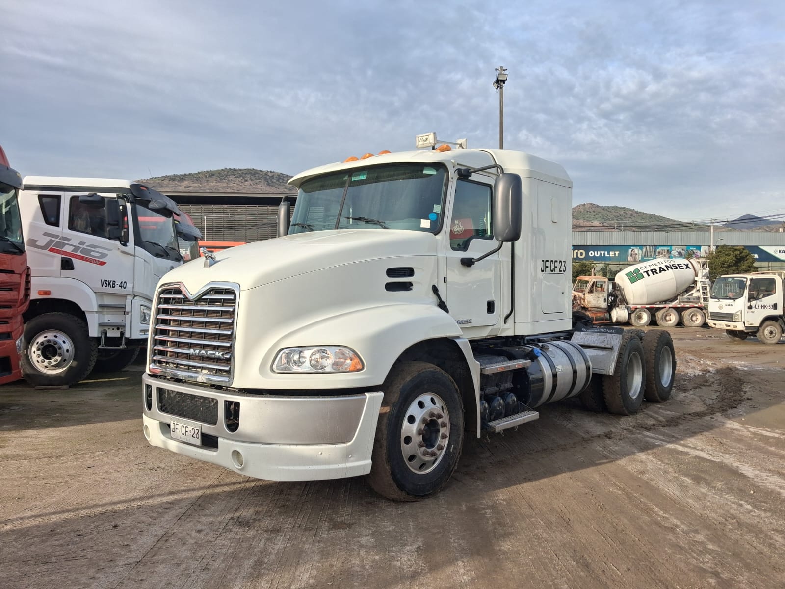 MACK CXU 613 E