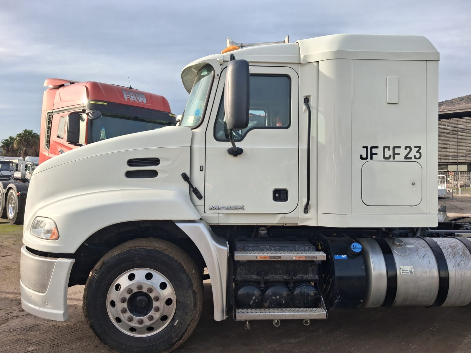 MACK CXU 613 E