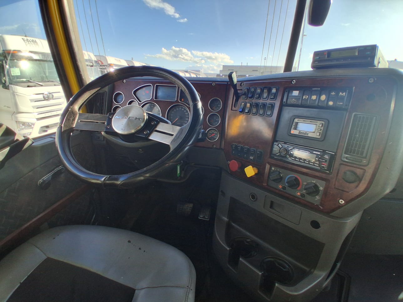 MACK CXU 613