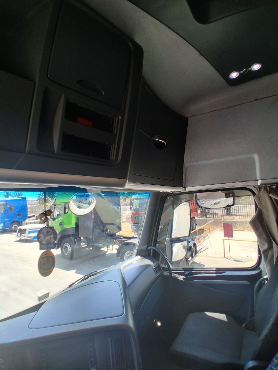 SINOTRUK T7H 440 4x2