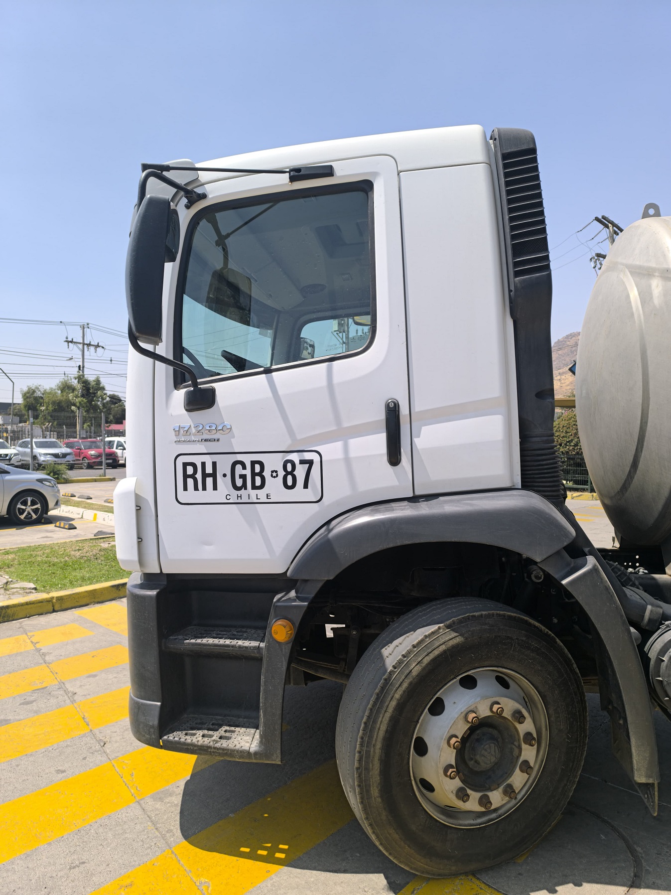 Volkswagen Constellation 17280