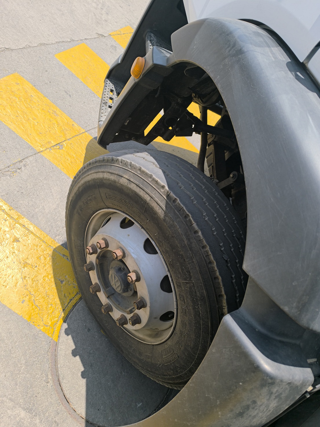 Volkswagen Constellation 17280