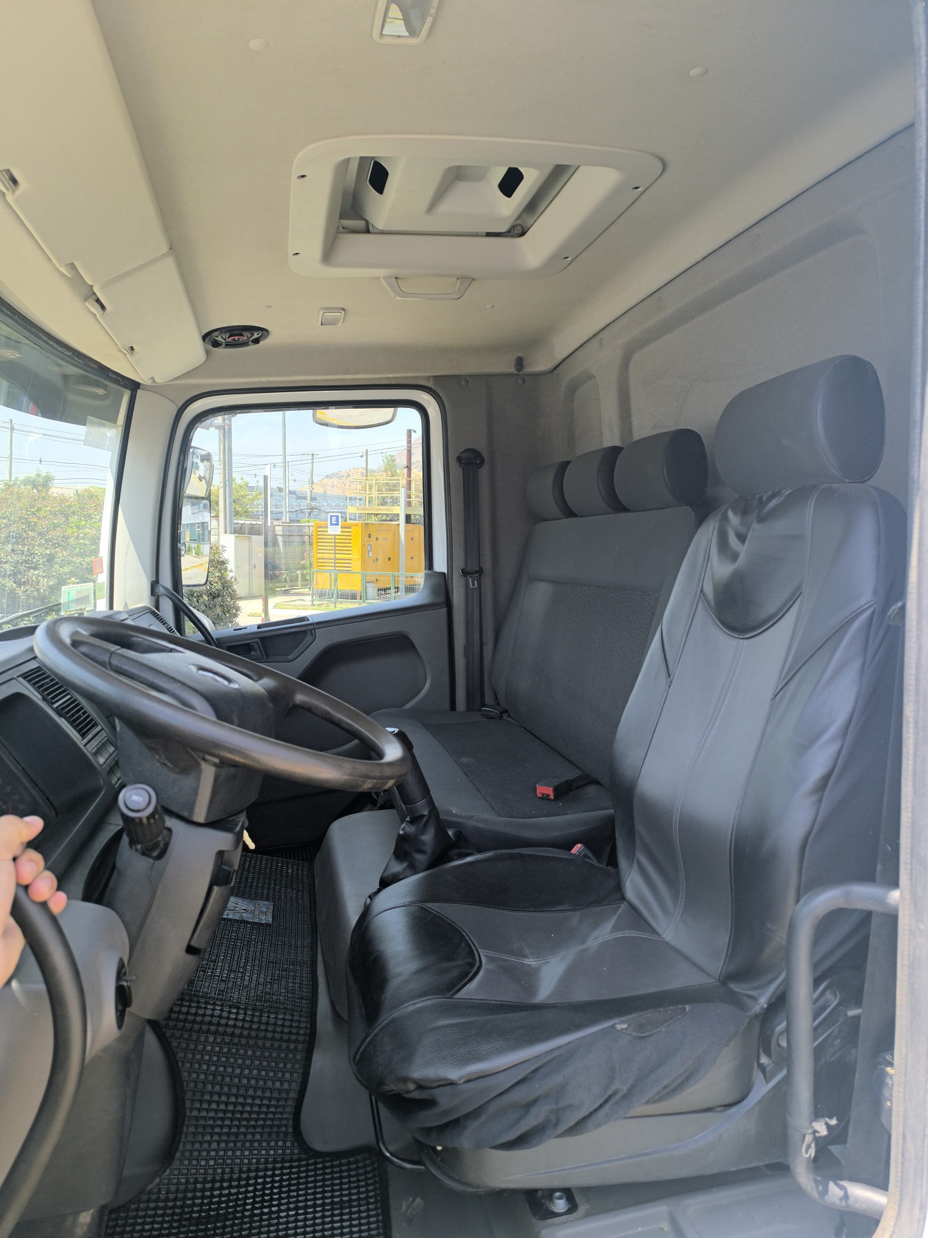 Volkswagen Constellation 17280