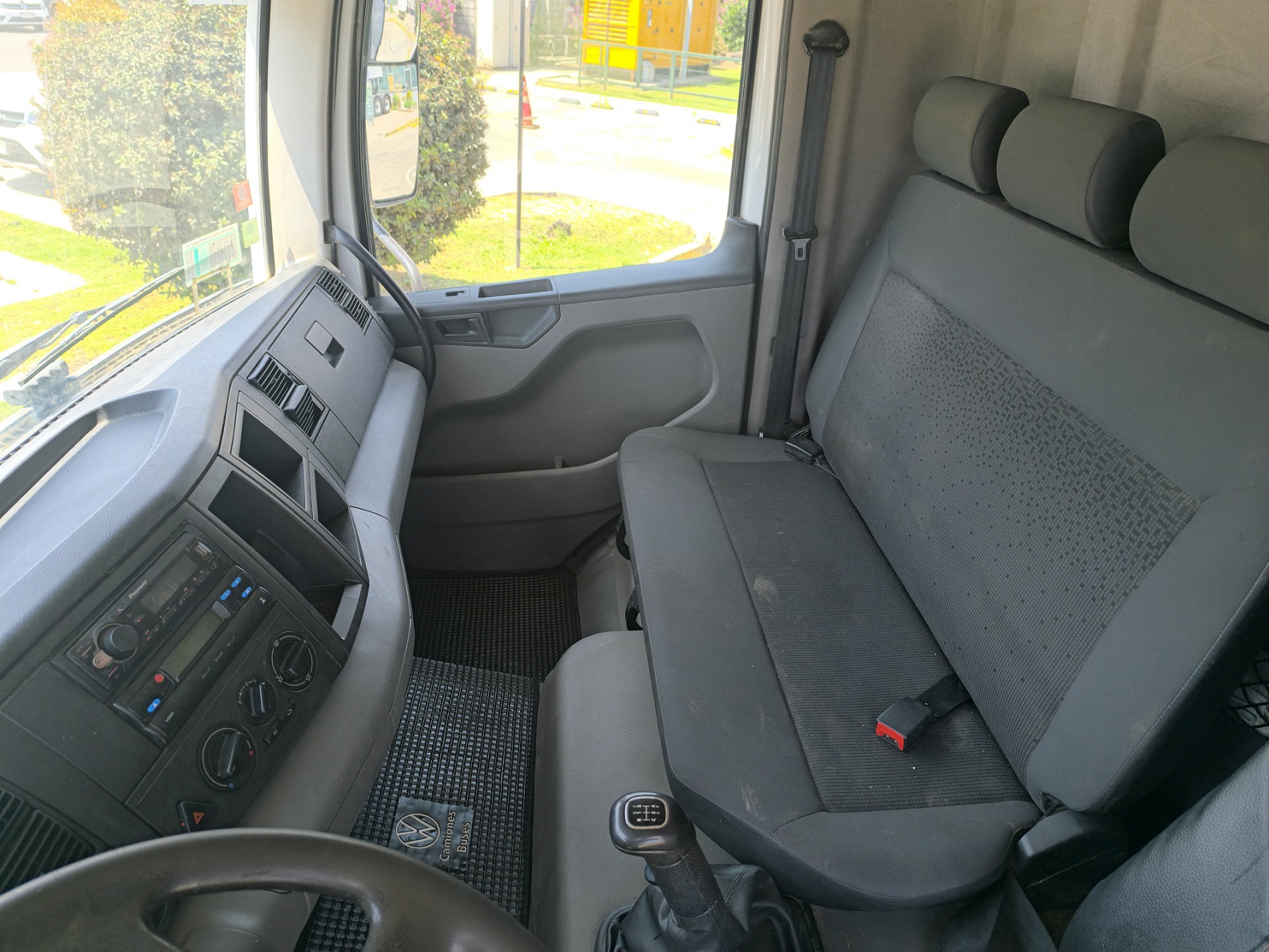 Volkswagen Constellation 17280