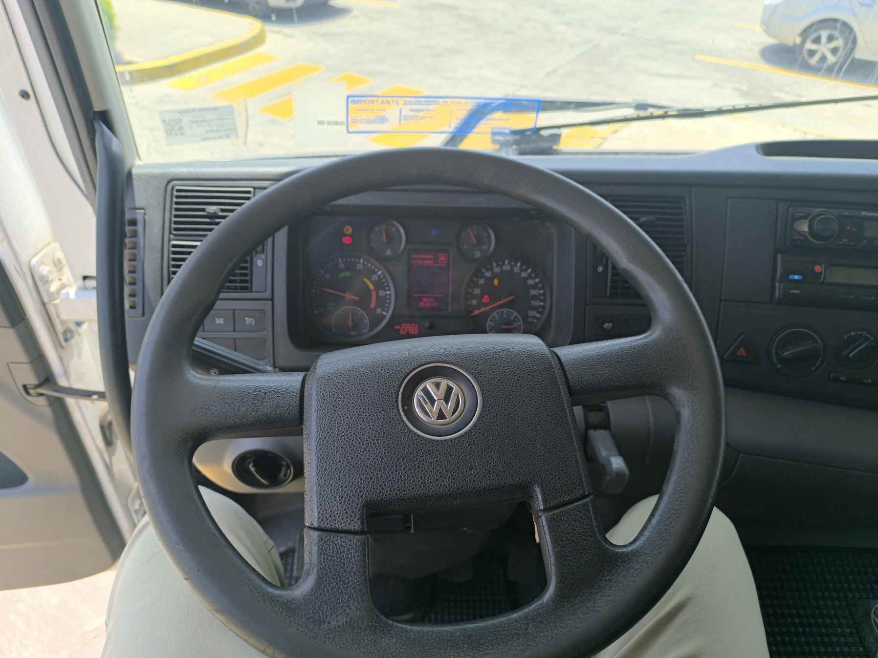 Volkswagen Constellation 17280