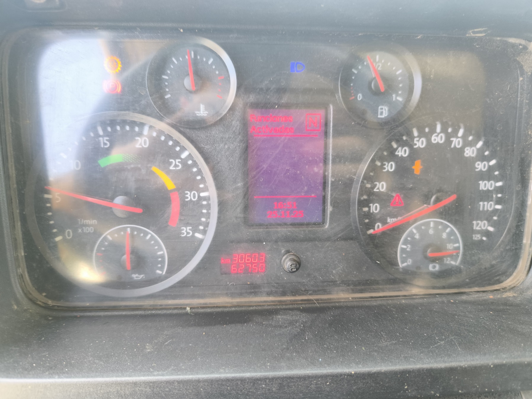 Volkswagen Constellation 17280