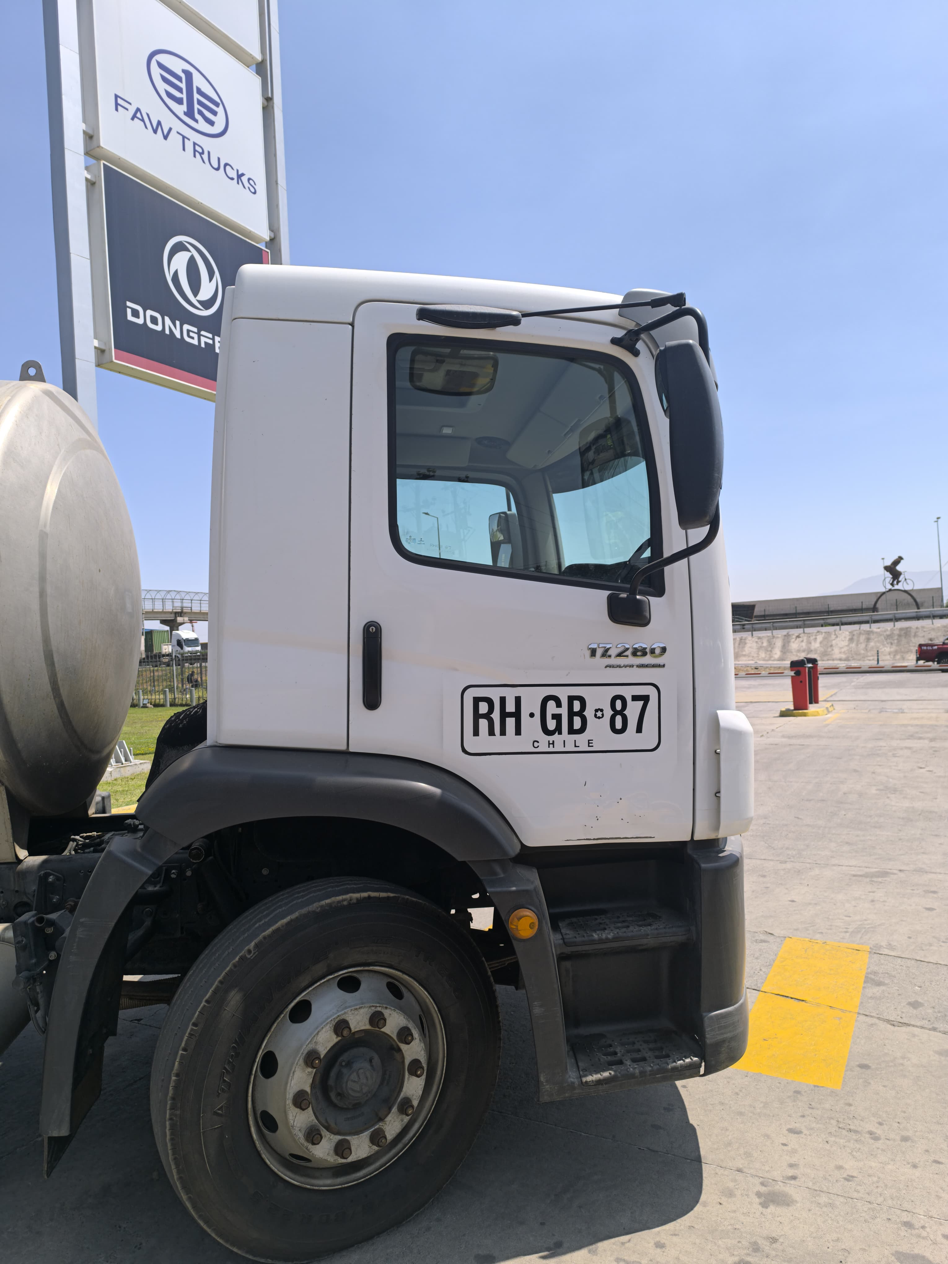 Volkswagen Constellation 17280