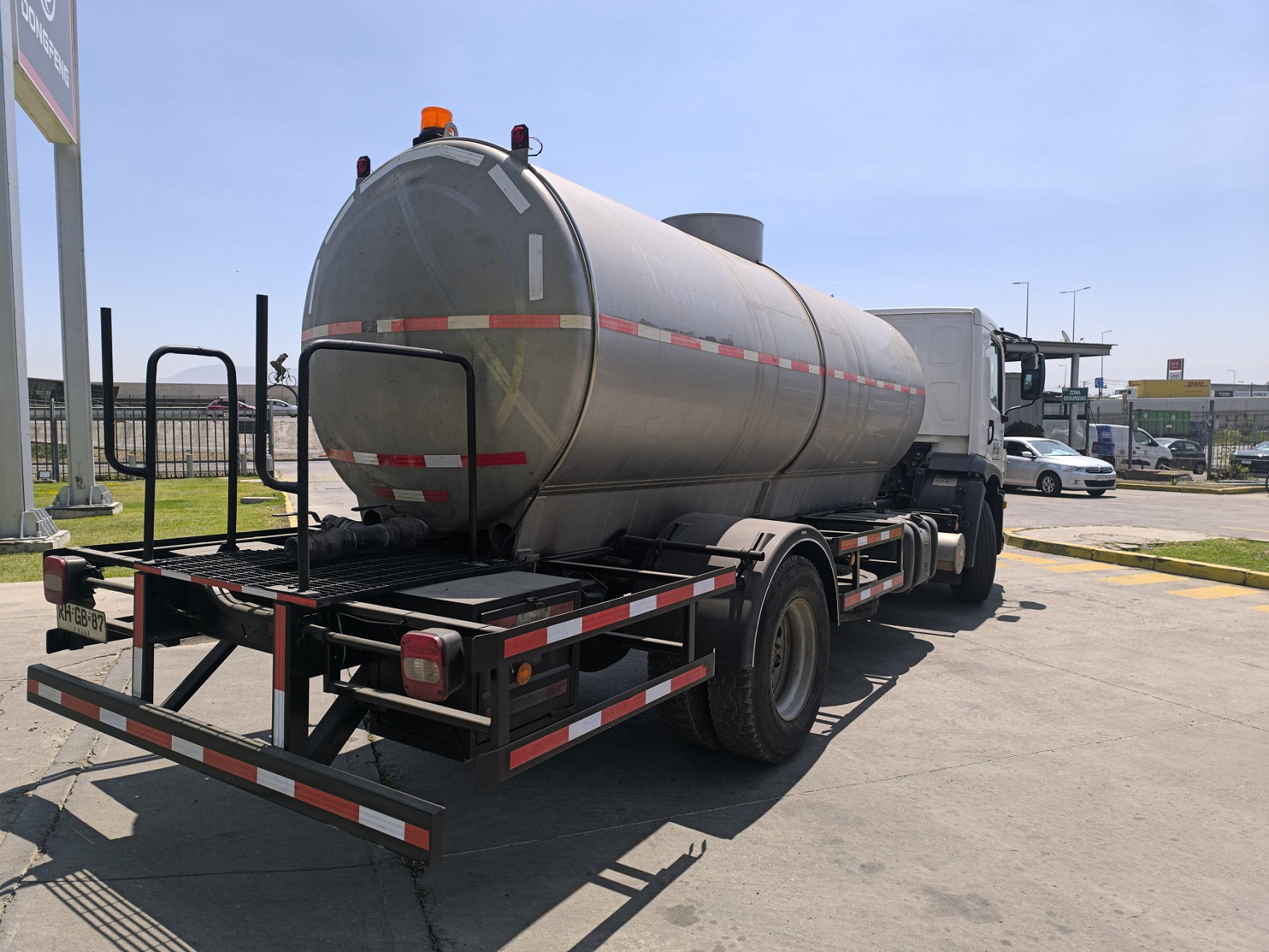 Volkswagen Constellation 17280