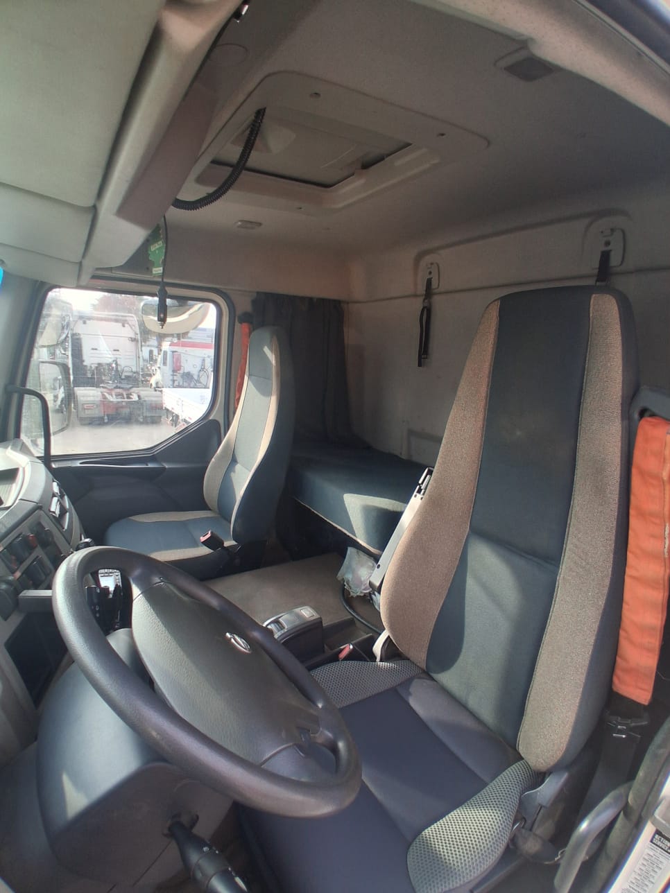 VOLVO VM 330